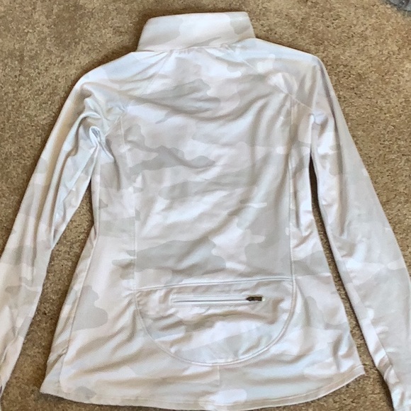 I’m selling a white camo align jacket. - Picture 2 of 2